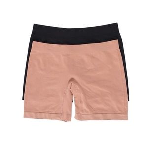 Seamless Fashionova 2-pack Shorts NWOT